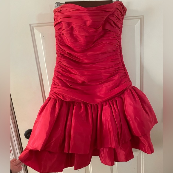 Vintage 80’s Tadashi Party/Formal Red Ruched and Layered Tiered Dress | Size 10 - Picture 2 of 11